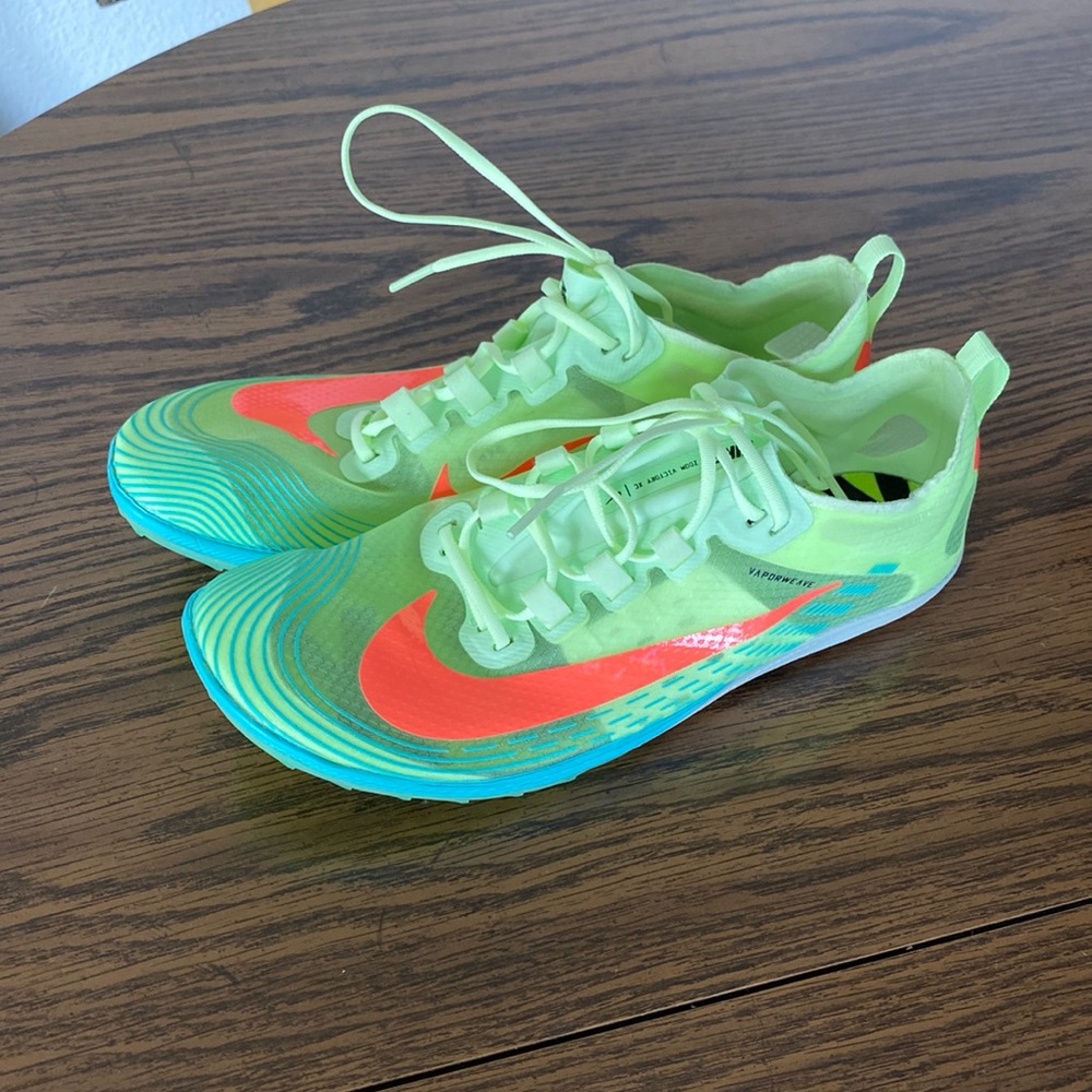 Nike Spikes for distance runners! Size 8 in women’s and 6.5 in mens!